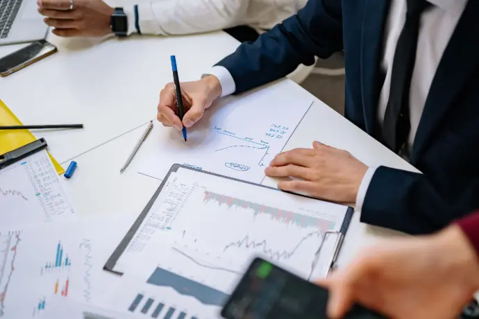 Industrial project timeline reduction and heavy machinery availability analytics